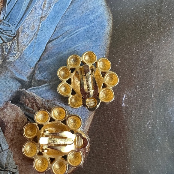 Givenchy Petite 3/4” Gold tone Clip-on Earrings - Picture 4 of 5